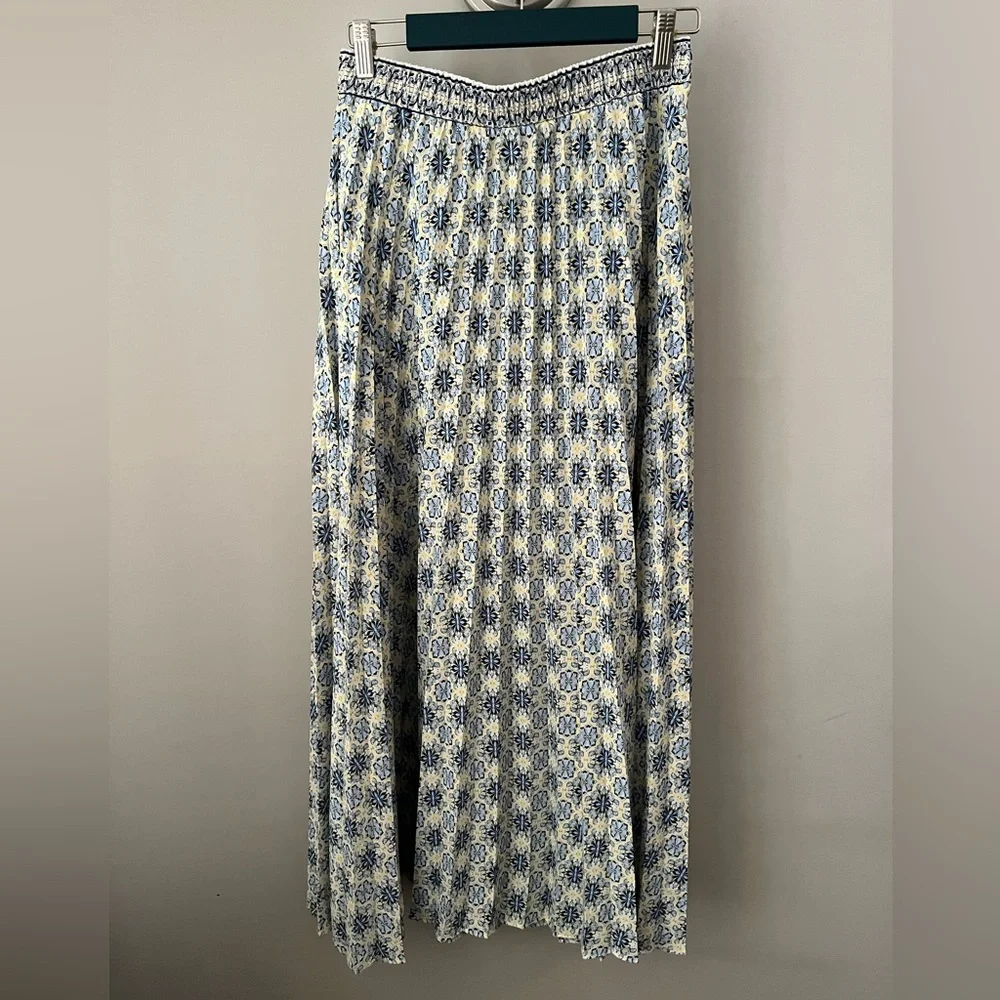 Max Studio Blue and White Patterned Skirt - Picture 1 of 3